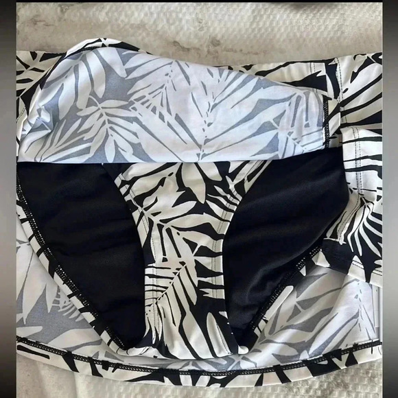 Bleu Rod Beattie Kore Underwire Cross Back Size 34D and Skirted Bottom Size 10 - Picture 10 of 11